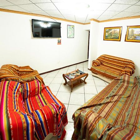 Mashy'S Hostal Отавало Экстерьер фото